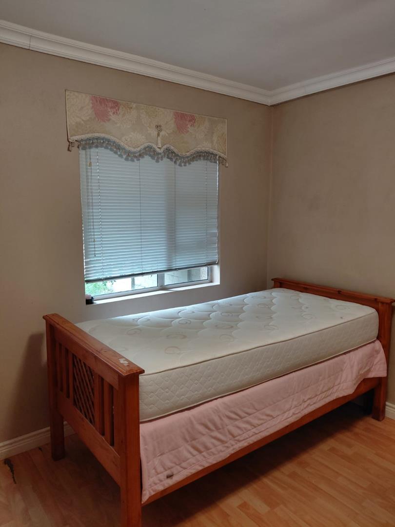 To Let 3 Bedroom Property for Rent in Loevenstein Western Cape